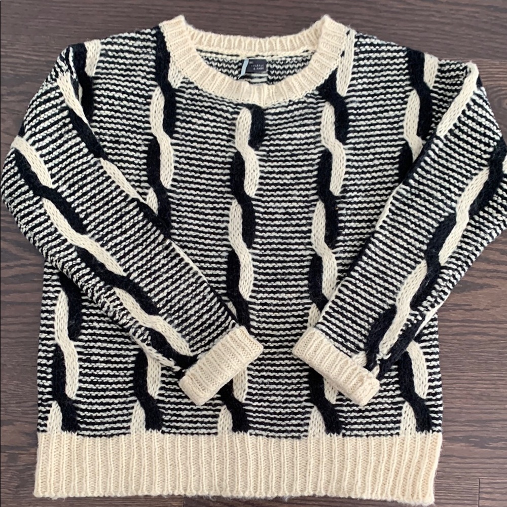 3/$25

Sparkle & Fade 

Chunky Knit Black and Cream Sweater